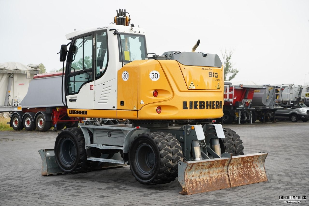 2020 Liebherr A910 Compact Litronic wheel excavator, rear three-quarter view