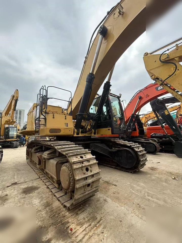 2024 Caterpillar 374FL crawler excavator, low-angle side view 2024 Caterpillar 374FL crawler excavator, low-angle side view