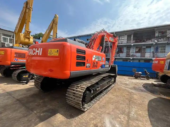 2016 Hitachi ZAXIS 200 crawler excavator rear view