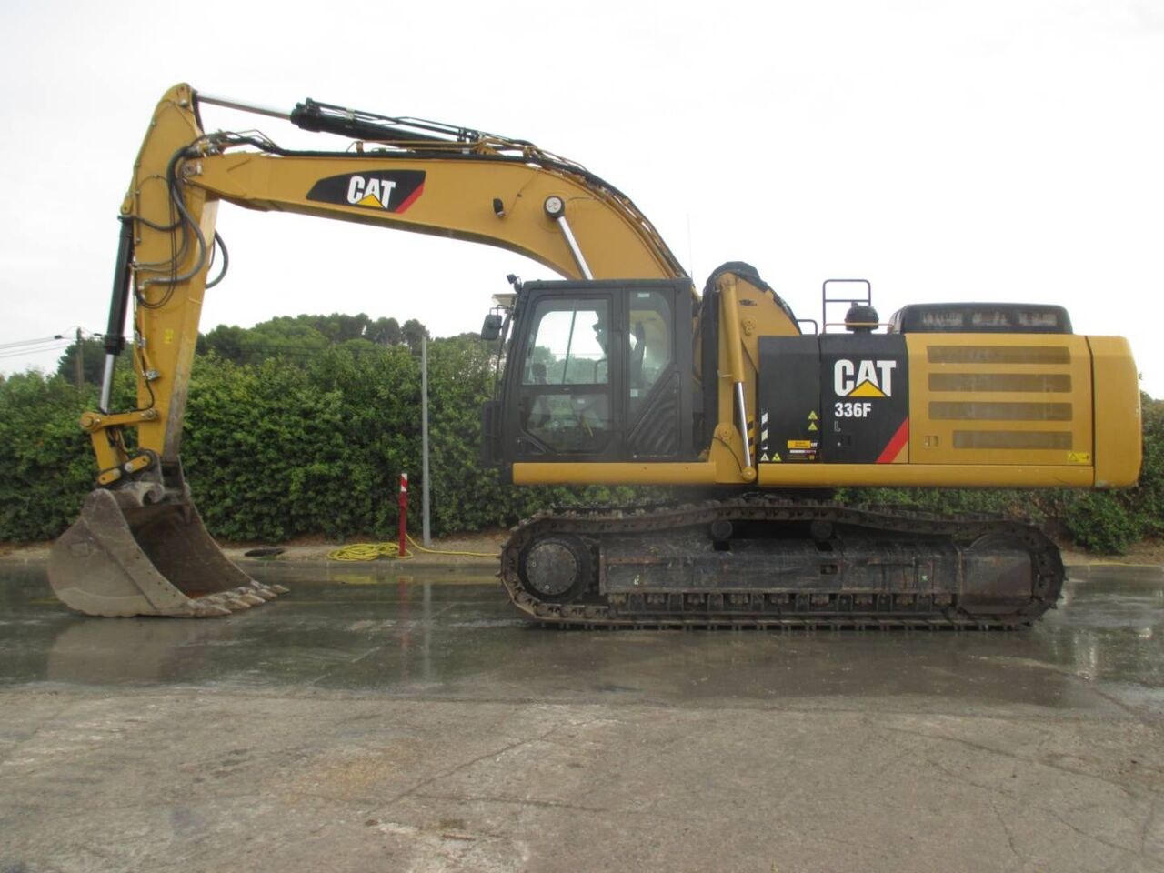2016 Caterpillar 336FL crawler excavator, side profile view 2016 Caterpillar 336FL crawler excavator, side profile view