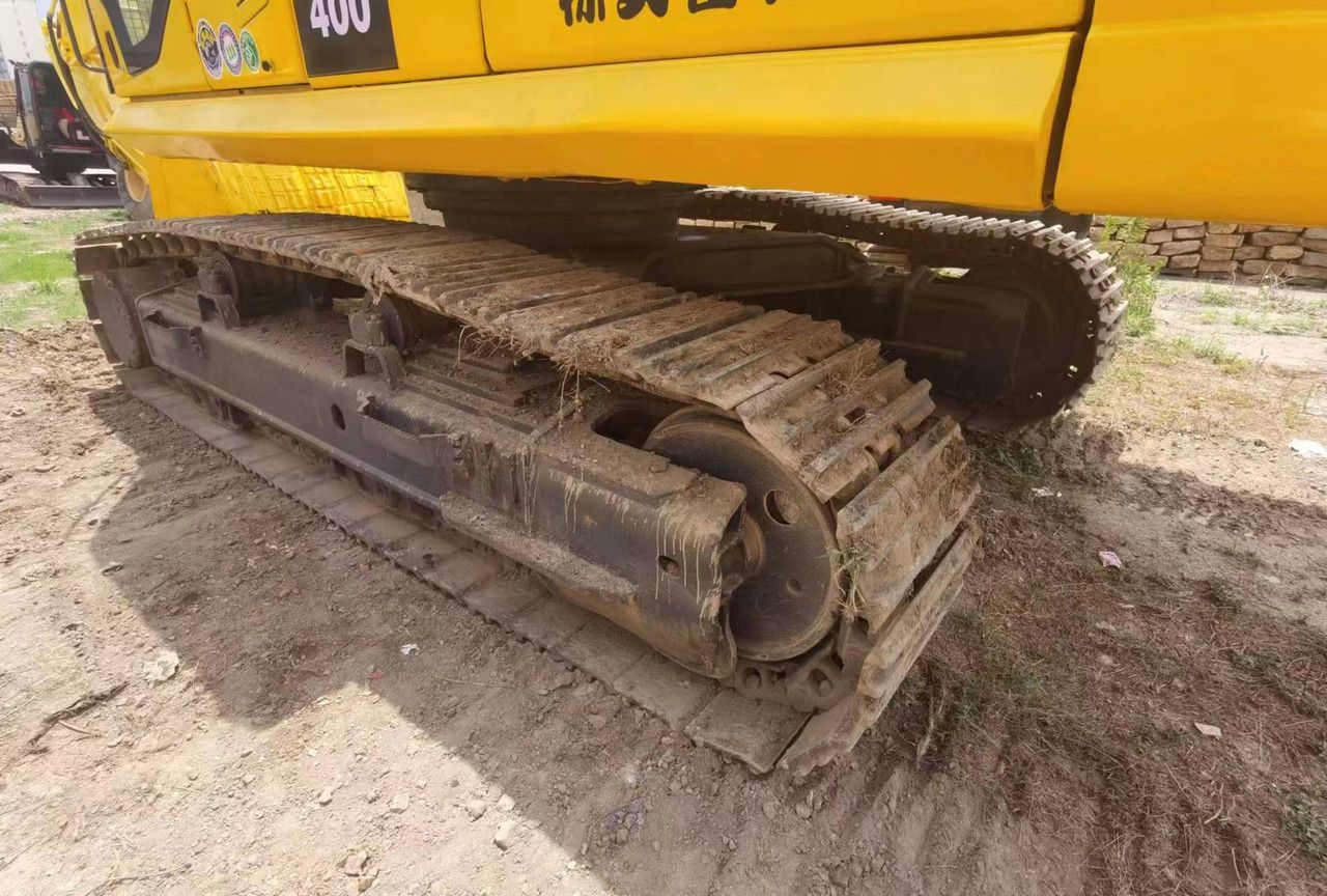 2022 Komatsu PC400-7 crawler excavator undercarriage view