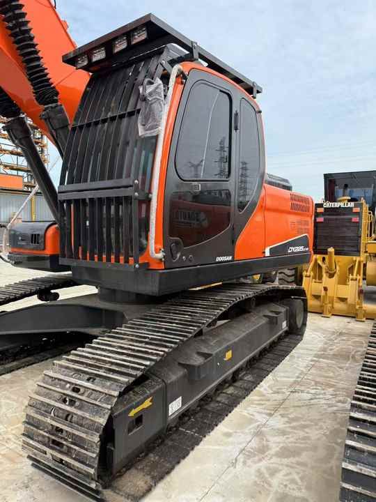 2020 Doosan DX225LC-9C crawler excavator cab and tracks view