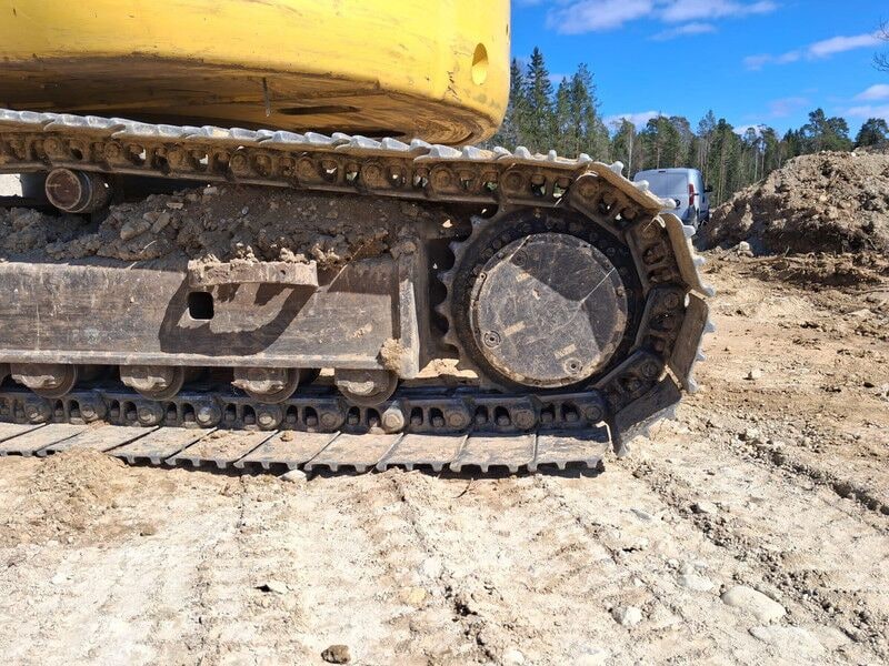2009 New Holland E235BSR-2 crawler excavator track assembly detail