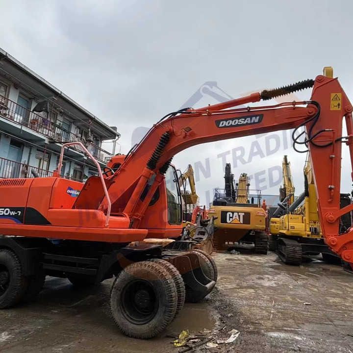 2021 Doosan 150W-7 wheeled excavator side view 2021 Doosan 150W-7 wheeled excavator side view