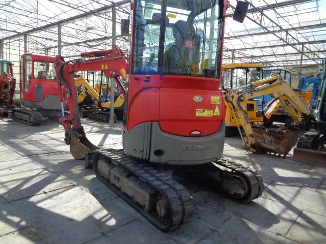 2016 Yanmar VIO25-4 mini excavator, front three-quarter view 2016 Yanmar VIO25-4 mini excavator, front three-quarter view