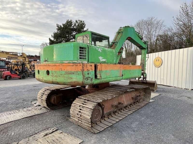 1985 Poclain 90 crawler excavator, rear three-quarter view