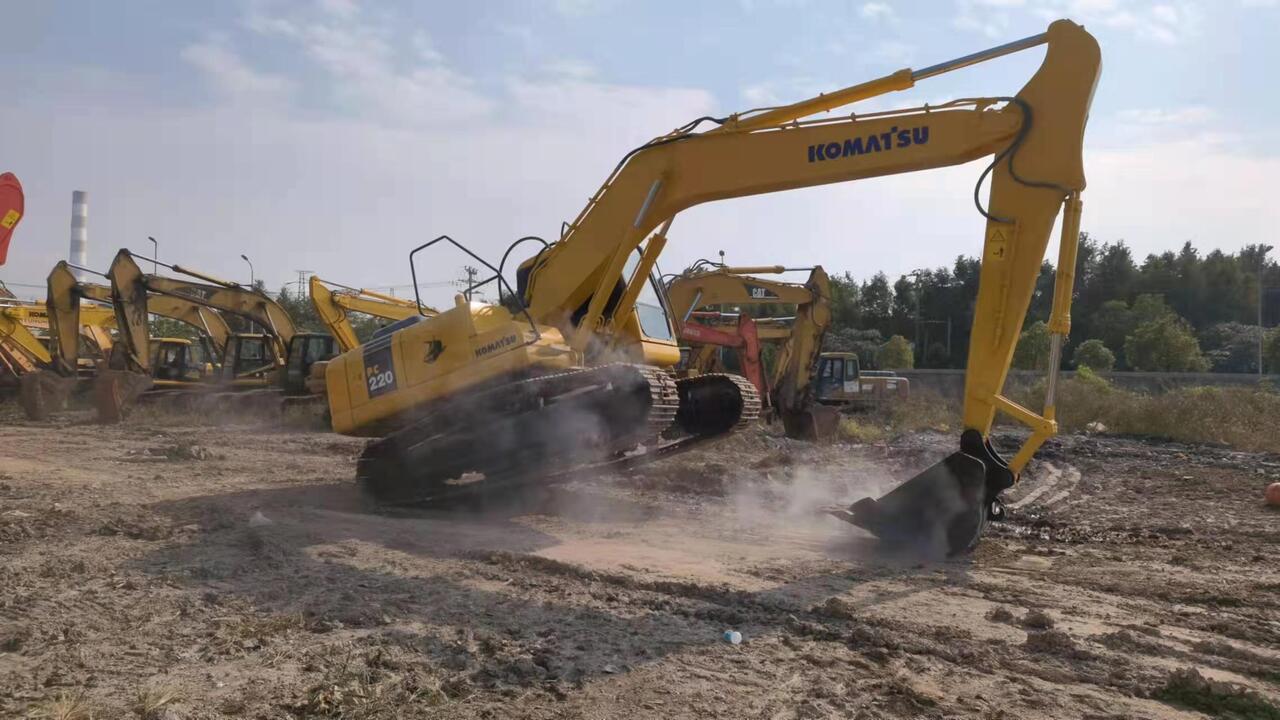 2010 Komatsu PC220-7 crawler excavator, side view