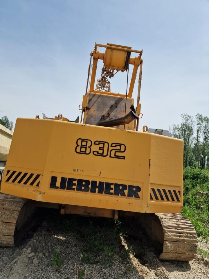 1996 Liebherr 832 Seilbagger dragline, rear view 1996 Liebherr 832 Seilbagger dragline, rear view