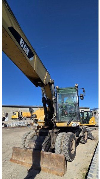 2009 Caterpillar M318D wheel excavator, front three-quarter view