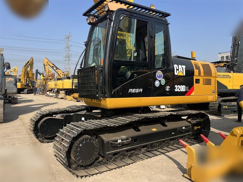 2011 Caterpillar 320D L crawler excavator, side view