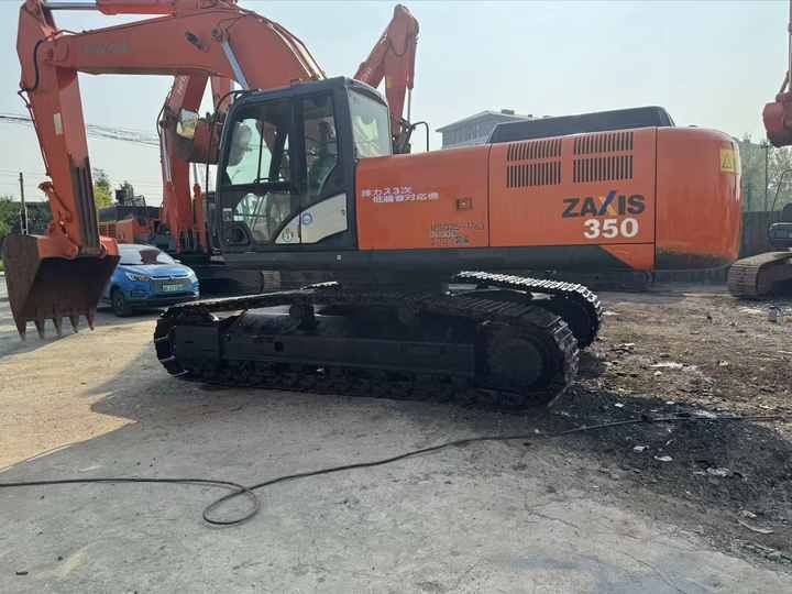 2019 Hitachi Zaxis 350 crawler excavator side view 2019 Hitachi Zaxis 350 crawler excavator side view