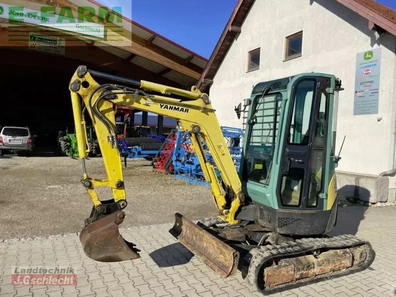 2012 Yanmar VIO25-4 mini excavator, side view 2012 Yanmar VIO25-4 mini excavator, side view