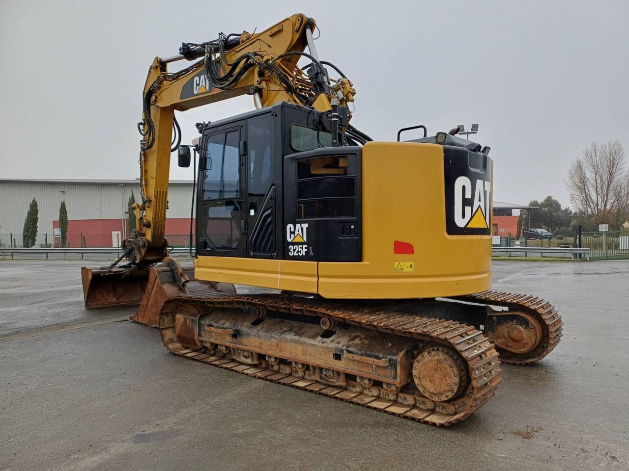 2018 Caterpillar 325F CR crawler excavator, rear three-quarter view 2018 Caterpillar 325F CR crawler excavator, rear three-quarter view
