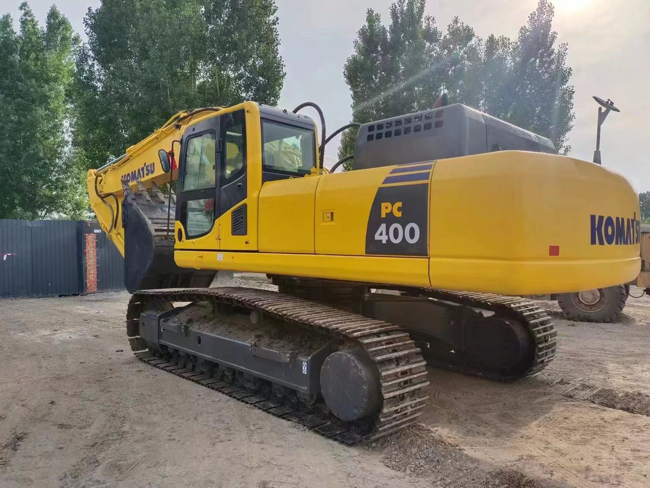 2018 Komatsu PC400-8 crawler excavator, rear three-quarter view 2018 Komatsu PC400-8 crawler excavator, rear three-quarter view