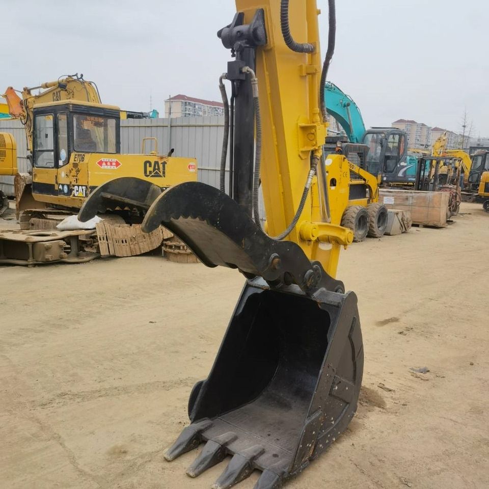 2023 Komatsu PC78US-6 mini excavator bucket and thumb attachment 2023 Komatsu PC78US-6 mini excavator bucket and thumb attachment