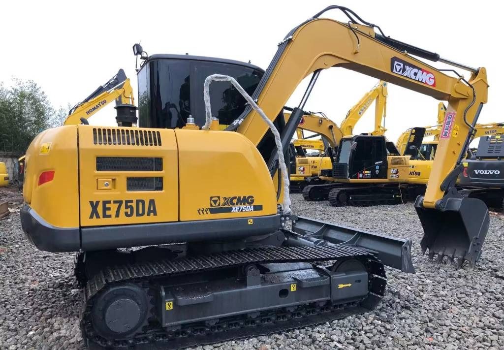 2023 XCMG XE75DA mini excavator, rear three-quarter view 2023 XCMG XE75DA mini excavator, rear three-quarter view