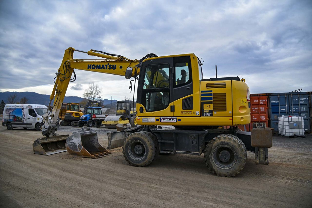 2018 Komatsu PW148-10 wheel excavator, side profile view 2018 Komatsu PW148-10 wheel excavator, side profile view