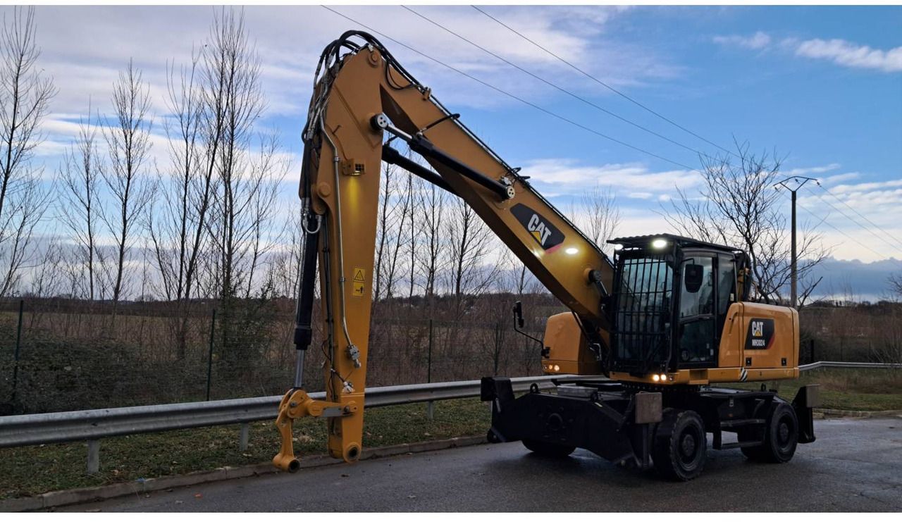 2020 Caterpillar MH3024-1 wheel excavator, front three-quarter view 2020 Caterpillar MH3024-1 wheel excavator, front three-quarter view