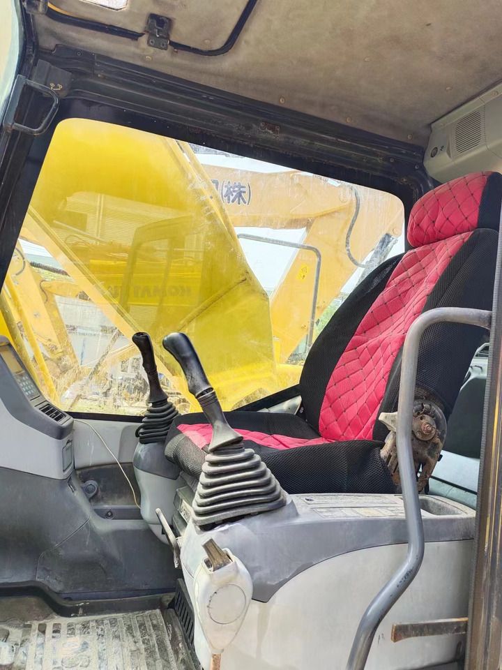 2017 Komatsu PC200-7 crawler excavator interior cab view 2017 Komatsu PC200-7 crawler excavator interior cab view