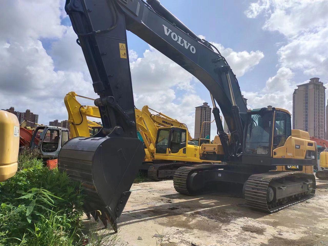 2020 Volvo EC480DL crawler excavator, front three-quarter view 2020 Volvo EC480DL crawler excavator, front three-quarter view