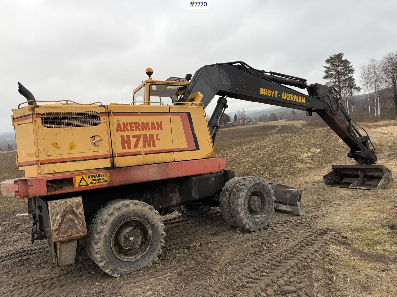 1986 Åkerman H7MC wheel excavator, side view 1986 Åkerman H7MC wheel excavator, side view