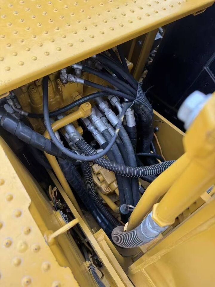 2025 Caterpillar 312 crawler excavator hydraulic compartment view