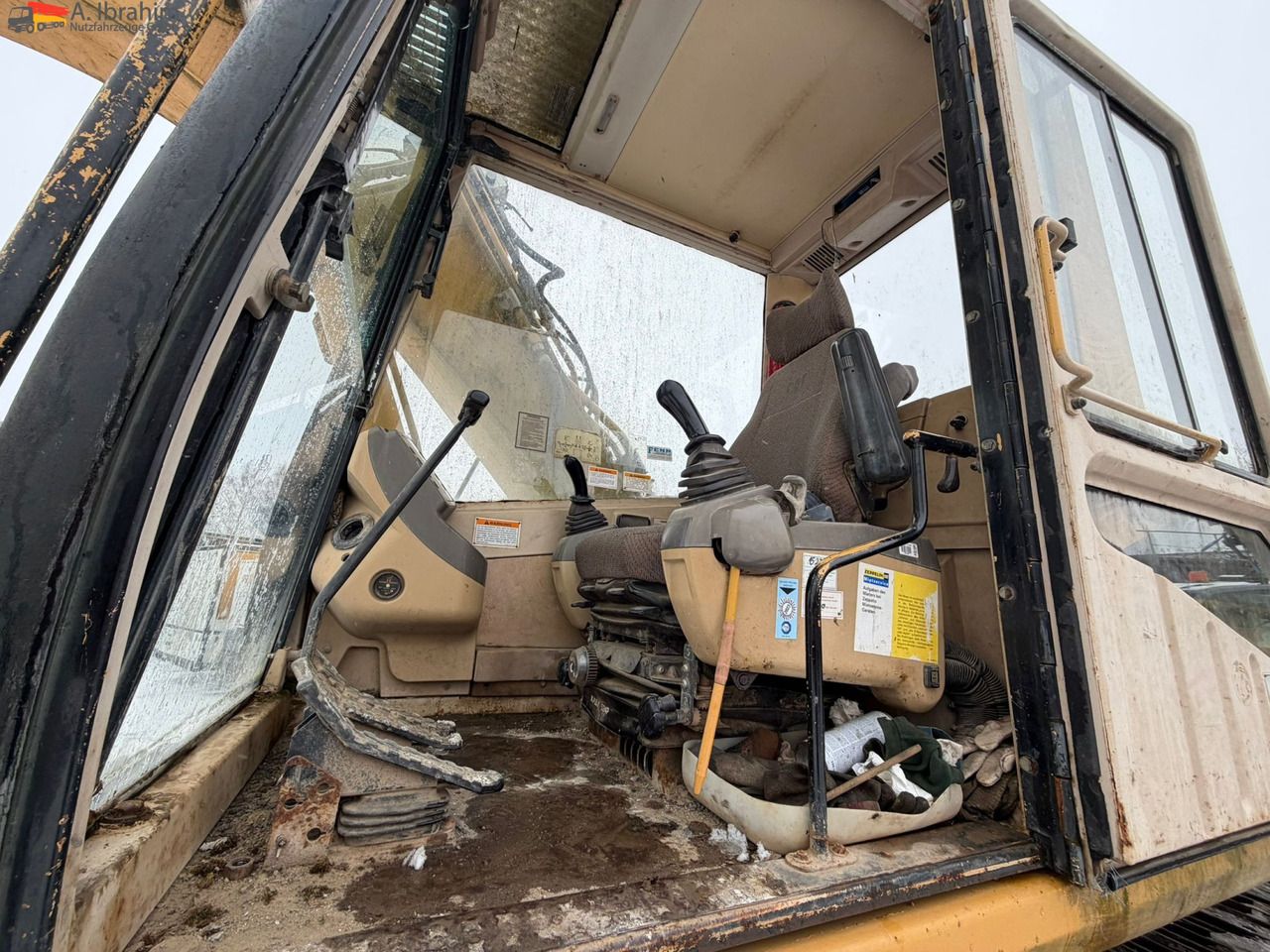 1999 Caterpillar 317BL crawler excavator interior view