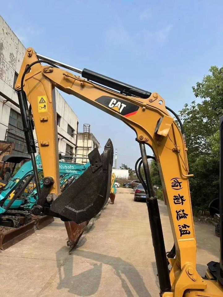 2020 Caterpillar 303CR mini excavator boom and bucket view 2020 Caterpillar 303CR mini excavator boom and bucket view