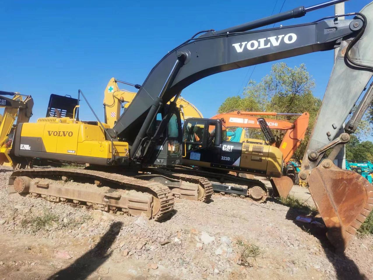 2019 Volvo EC290C crawler excavator side view