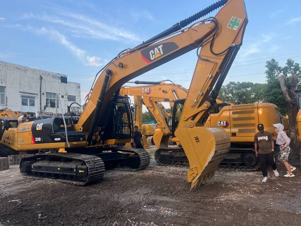 2024 Caterpillar 324D crawler excavator, side profile view 2024 Caterpillar 324D crawler excavator, side profile view