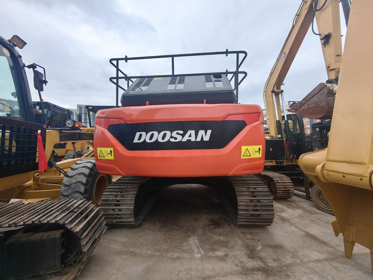 2024 Doosan DX225LCA crawler excavator rear view 2024 Doosan DX225LCA crawler excavator rear view