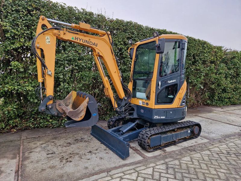 2016 Hyundai 25Z-9AK mini excavator, side view