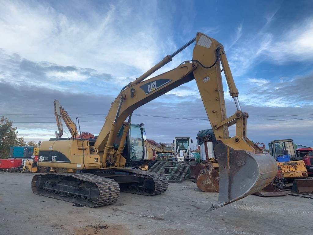 2005 Caterpillar 322C LME crawler excavator, side profile view 2005 Caterpillar 322C LME crawler excavator, side profile view