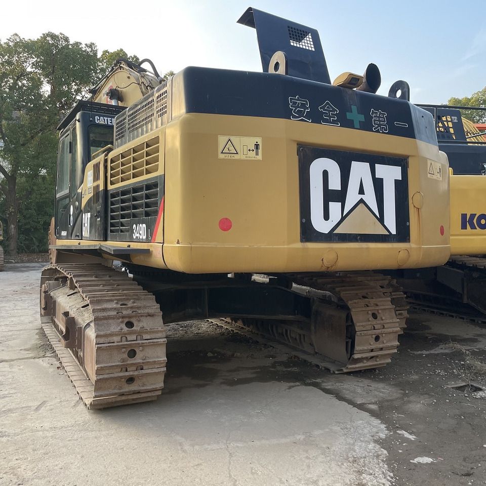 2019 Caterpillar 349DL crawler excavator rear view 2019 Caterpillar 349DL crawler excavator rear view