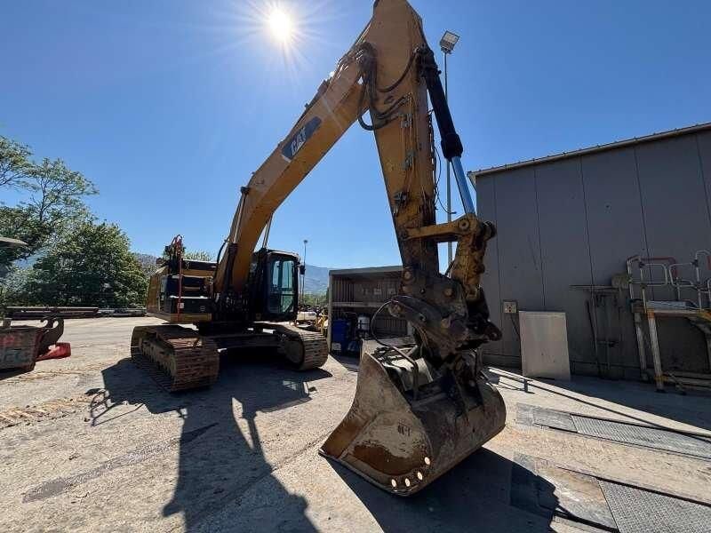 2013 Caterpillar 329EL crawler excavator, front three-quarter view 2013 Caterpillar 329EL crawler excavator, front three-quarter view