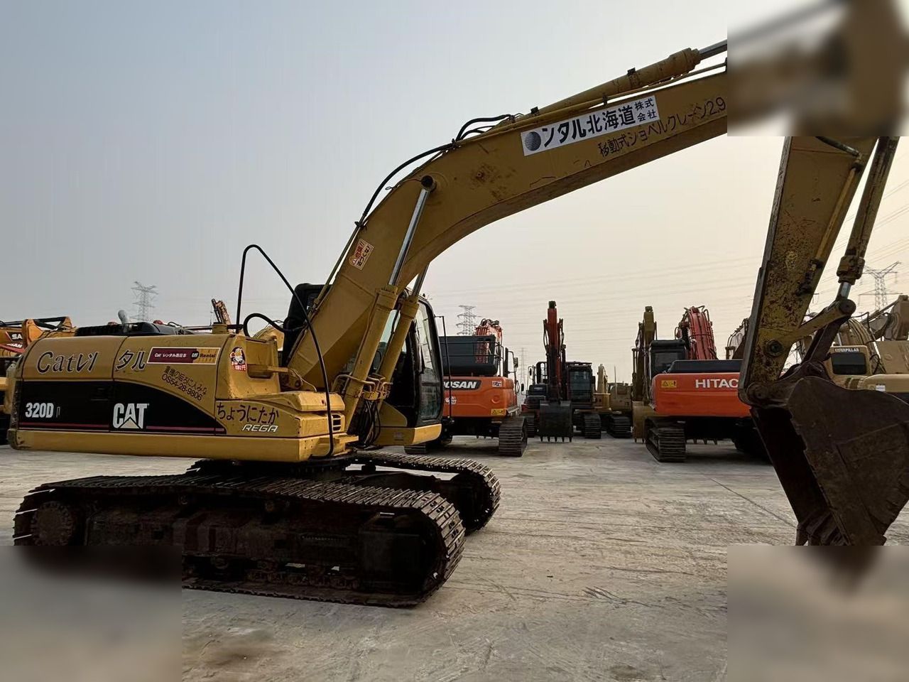 Excavator pe șenile Caterpillar 320D, 2018, vedere laterală Excavator pe șenile Caterpillar 320D, 2018, vedere laterală
