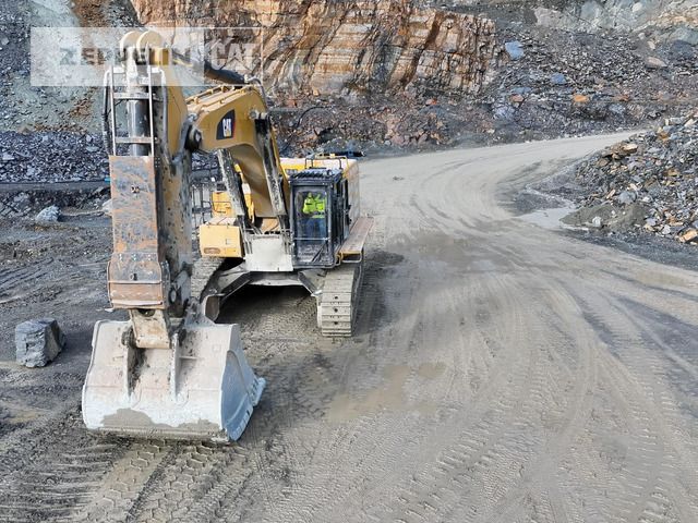 2019 Caterpillar 374FL crawler excavator, front view 2019 Caterpillar 374FL crawler excavator, front view