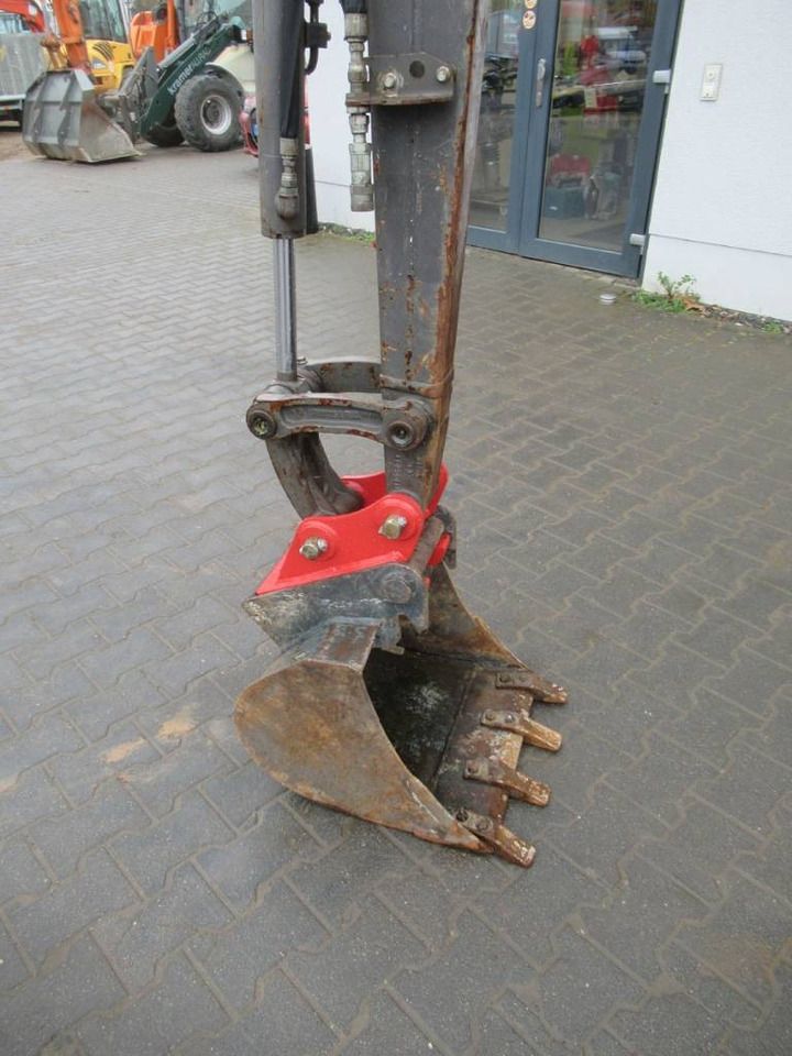 2019 Volvo ECR25D mini excavator bucket and arm detail 2019 Volvo ECR25D mini excavator bucket and arm detail
