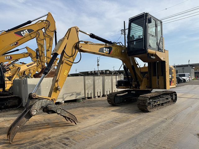 2016 Caterpillar 312E crawler excavator, side view 2016 Caterpillar 312E crawler excavator, side view
