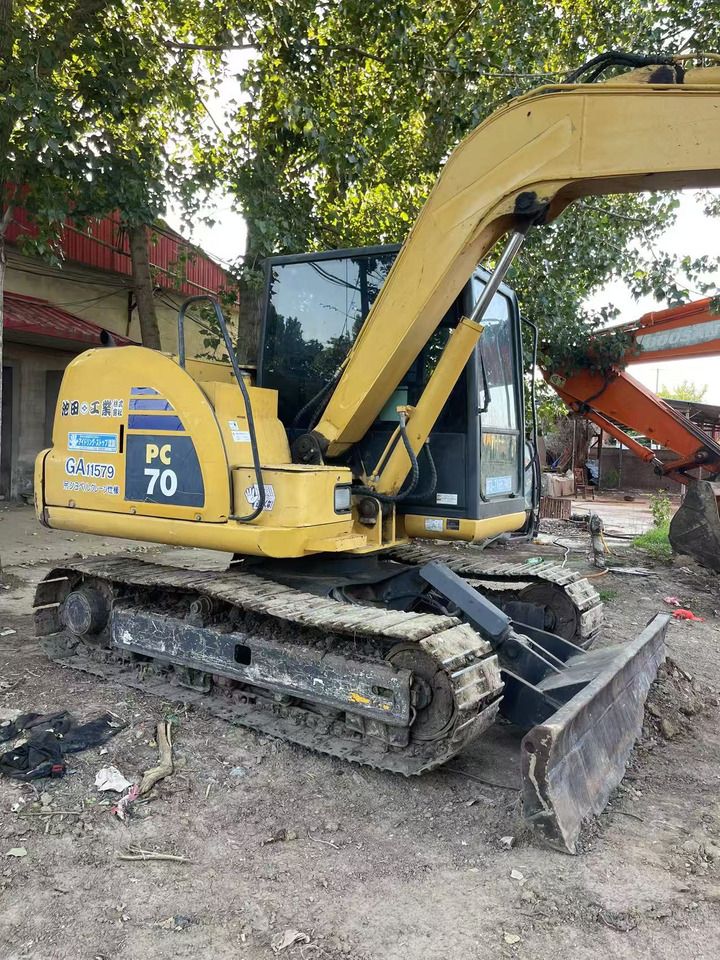 2018 Komatsu PC70-8 mini excavator, rear three-quarter view 2018 Komatsu PC70-8 mini excavator, rear three-quarter view