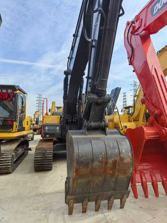 2023 Volvo EC210 crawler excavator front view of bucket and boom 2023 Volvo EC210 crawler excavator front view of bucket and boom