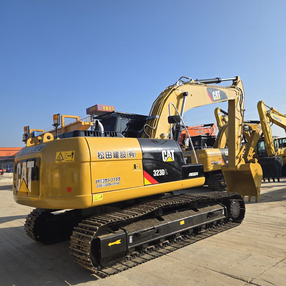 2022 Caterpillar 323DL crawler excavator, rear three-quarter view 2022 Caterpillar 323DL crawler excavator, rear three-quarter view