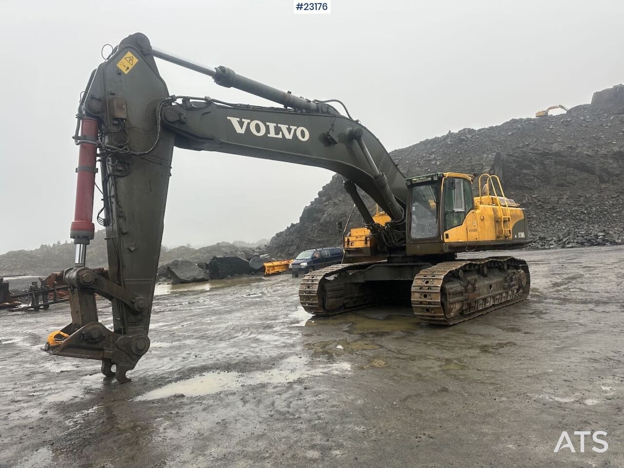 2012 Volvo EC700CL crawler excavator, side profile view 2012 Volvo EC700CL crawler excavator, side profile view