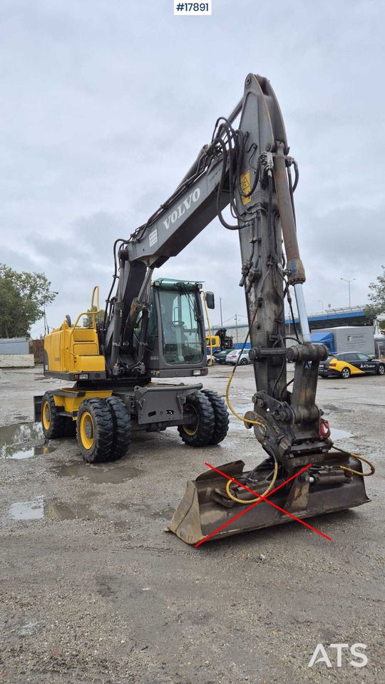 2009 Volvo EW160C wheel excavator, front three-quarter view