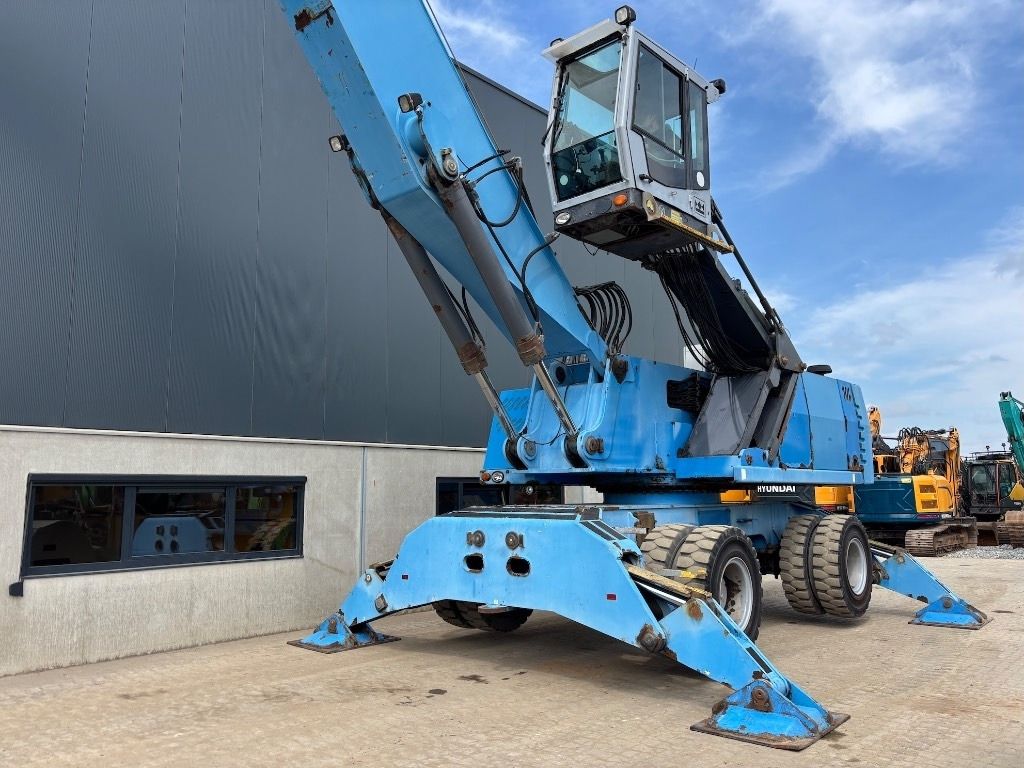 2008 Fuchs MHL380 material handler, front-side view