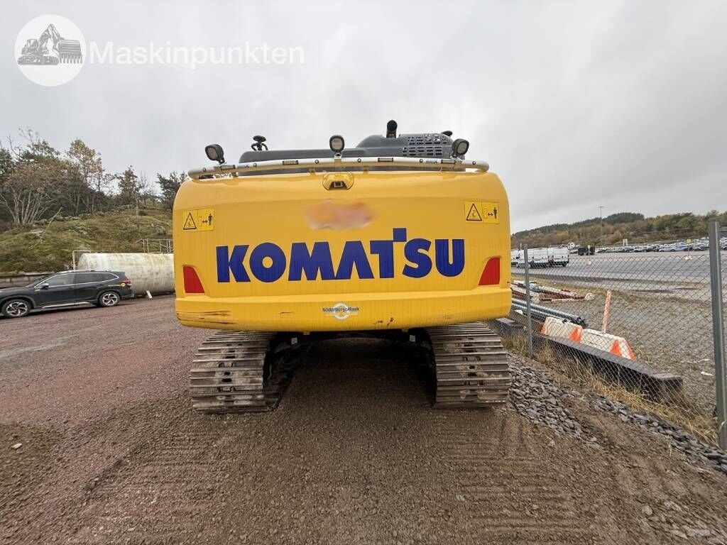 2022 Komatsu PC210LC-11 crawler excavator, rear view 2022 Komatsu PC210LC-11 crawler excavator, rear view
