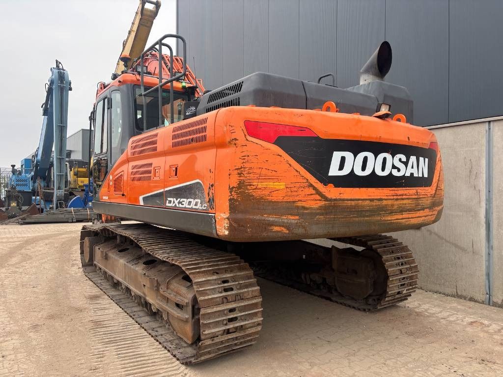 2017 Doosan DX300LC-5 crawler excavator rear view 2017 Doosan DX300LC-5 crawler excavator rear view