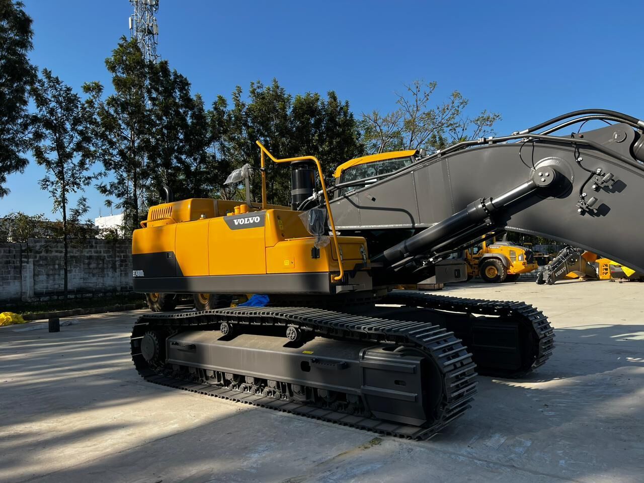 2025 Volvo EC480DL crawler excavator, side view 2025 Volvo EC480DL crawler excavator, side view