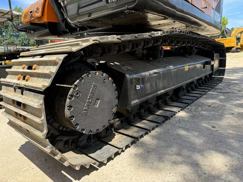 2023 Hyundai R220LC-9S crawler excavator undercarriage view 2023 Hyundai R220LC-9S crawler excavator undercarriage view