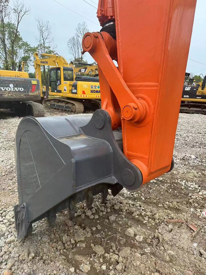 2023 Hitachi 240-3 crawler excavator bucket and arm detail
